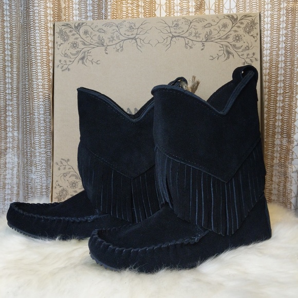 Manitobah Mukluks Okotoks Suede Boot 